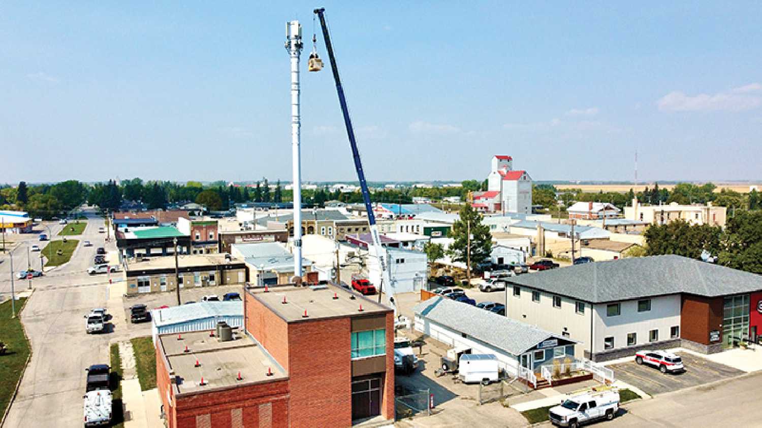 Throughout last week, SaskTel workers were upgrading the cell tower to 5G network in the Town of Moosomin. With 5G residents in the area will have access to a fibre broadband network and the latest generation of wireless technology. SaskTel’s 5G network will have the ability to deliver data speeds of up to 1.2 Gigabits per second. Other future benefits of 5G will include massive network capacity and ultra-low latency.